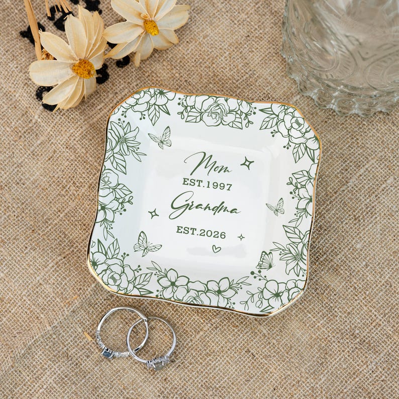 Custom Grandma to Be Ring Dish, First Time Grandma Jewelry Dish