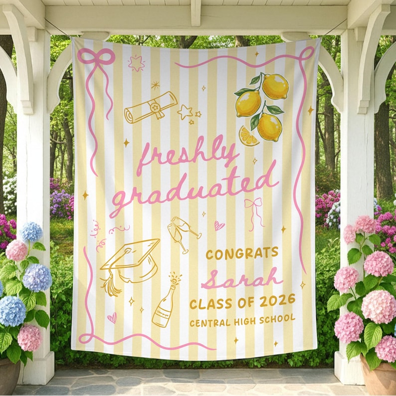 Custom Freshly Graduated Banner, Class of 2026 Tapestry, Party Backdrop Banner for Class, Graduation Party Decorations