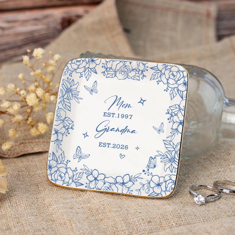 Custom Grandma to Be Ring Dish, First Time Grandma Jewelry Dish