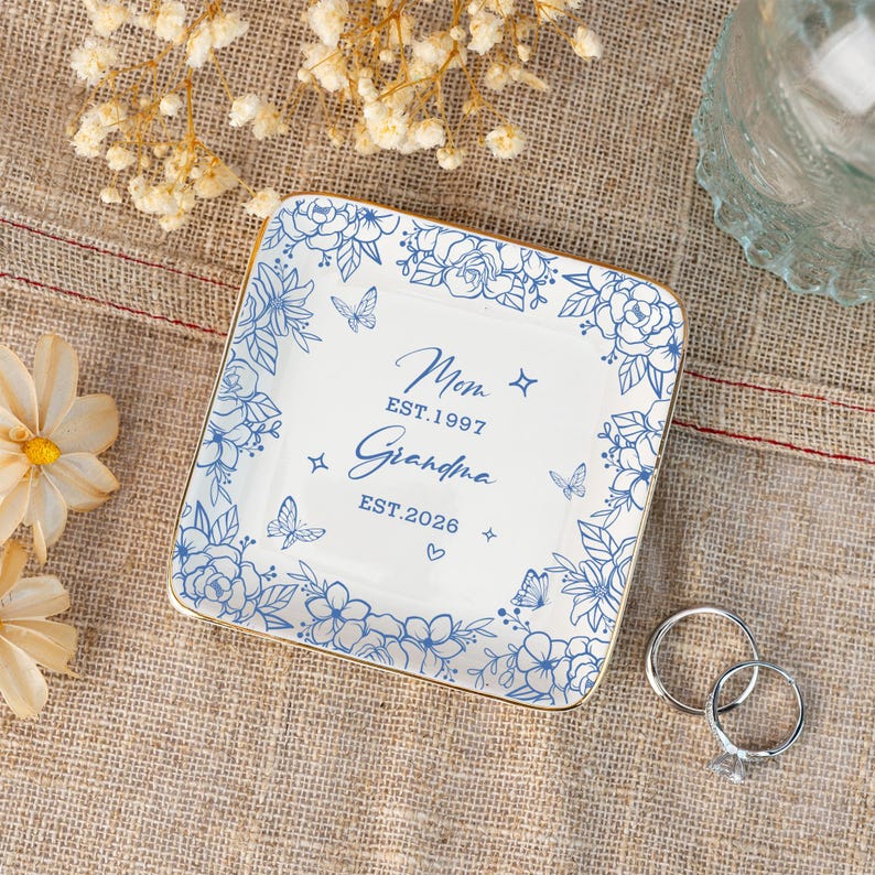 Custom Grandma to Be Ring Dish, First Time Grandma Jewelry Dish