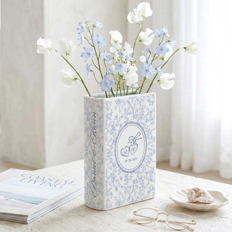 Toile Couple Ceramic Book Vase, Custom Wedding Gift, Bridal Shower Gift, Anniversary Gift