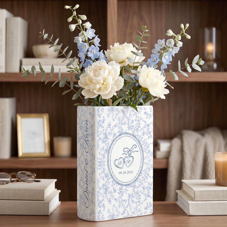 Toile Couple Ceramic Book Vase, Custom Wedding Gift, Bridal Shower Gift, Anniversary Gift