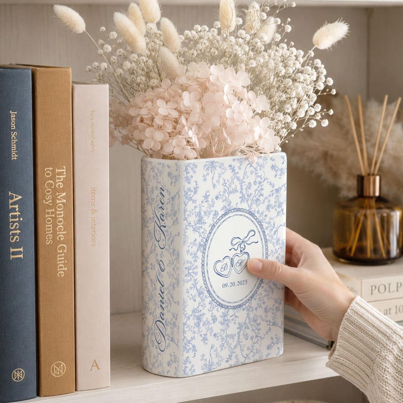 Toile Couple Ceramic Book Vase, Custom Wedding Gift, Bridal Shower Gift, Anniversary Gift