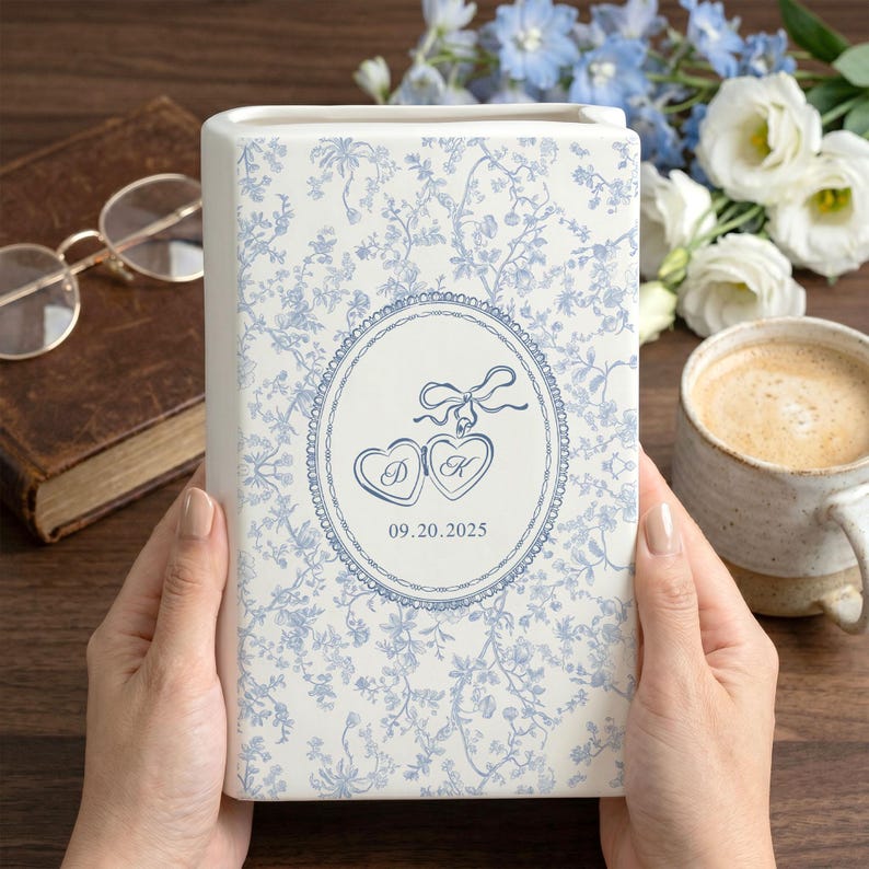 Toile Couple Ceramic Book Vase, Custom Wedding Gift, Bridal Shower Gift, Anniversary Gift